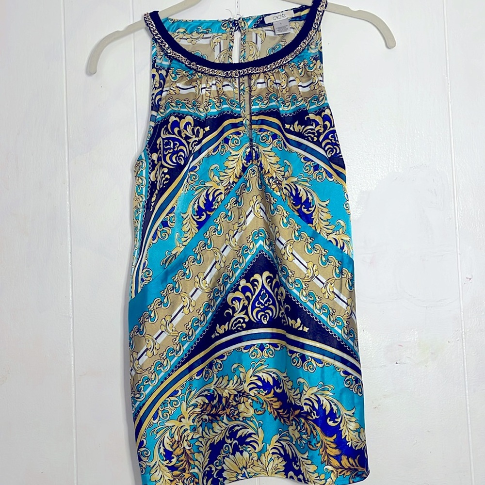 Cache Top with Gold Chain Collar Lining